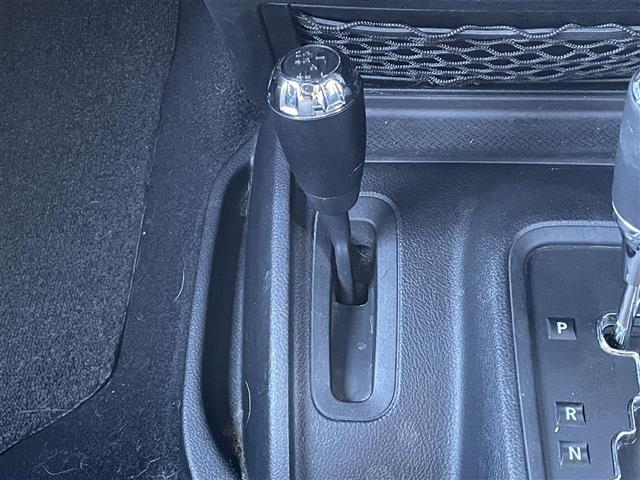 ジープ・ラングラーアンリミテッド サハラ（28枚目）