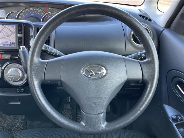 タント カスタムＬ　ワンオーナー　純正ＳＤナビ　ＥＴＣ　アイドリングストップ　片側スライドドア　スマートキー　キセノンヘッドライト　フォグランプ　電動格納ミラー　ウィンカーミラー　純正フロアマット　ドアバイザー（8枚目）