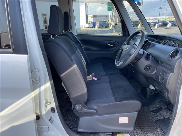 タント カスタムＬ　ワンオーナー　純正ＳＤナビ　ＥＴＣ　アイドリングストップ　片側スライドドア　スマートキー　キセノンヘッドライト　フォグランプ　電動格納ミラー　ウィンカーミラー　純正フロアマット　ドアバイザー（9枚目）