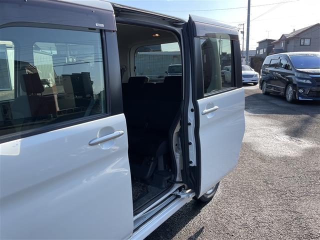 タント カスタムＬ　ワンオーナー　純正ＳＤナビ　ＥＴＣ　アイドリングストップ　片側スライドドア　スマートキー　キセノンヘッドライト　フォグランプ　電動格納ミラー　ウィンカーミラー　純正フロアマット　ドアバイザー（13枚目）