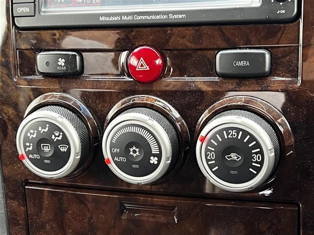 デリカD:5 シャモニー 純正HDDナビ バックカメラ ビルトインETC 両側パワースライドドア D席パワーシート 前席シートヒーター 革巻きウッドコンビステアリング ステアリングリモコン パドルシフト MTモード付AT(22枚目)