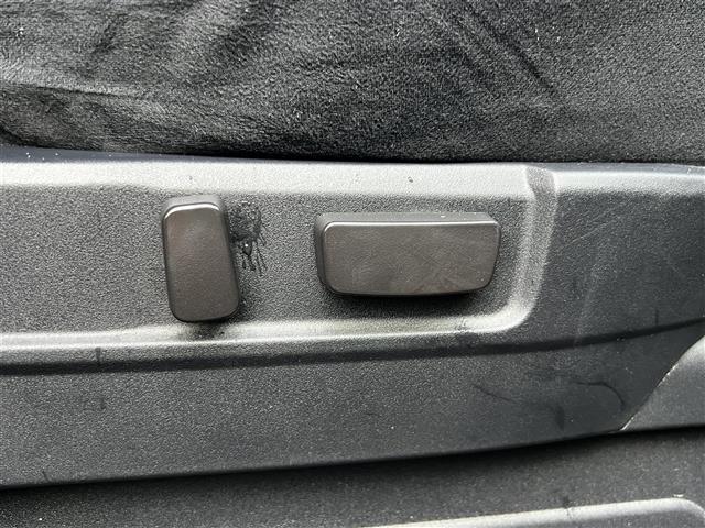 デリカD:5 シャモニー 純正HDDナビ バックカメラ ビルトインETC 両側パワースライドドア D席パワーシート 前席シートヒーター 革巻きウッドコンビステアリング ステアリングリモコン パドルシフト MTモード付AT(39枚目)