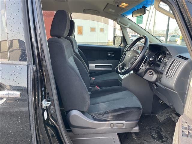 デリカＤ：５ シャモニー　純正ディーラーＯＰナビ　横滑り防止装置　クルーズコントロール　バック／サイド／フロントカメラ　ビルトインＥＴＣ　ＡＳＣ　両側パワースライドドア　前席シートヒーター　革巻きステアリング　ステリモ　ＨＩＤ（9枚目）