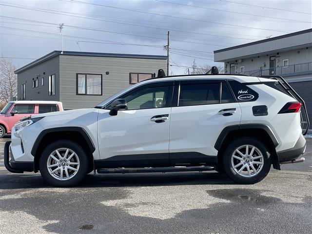 RAV4 ハイブリッドG 4WD ワンオーナー サンルーフ 純正ナビ パノラミックビューモニター ワイパーデアイサー 革巻きステアリング ステアリングスイッチ レーダークルーズコントロール LED フォグランプ(5枚目)