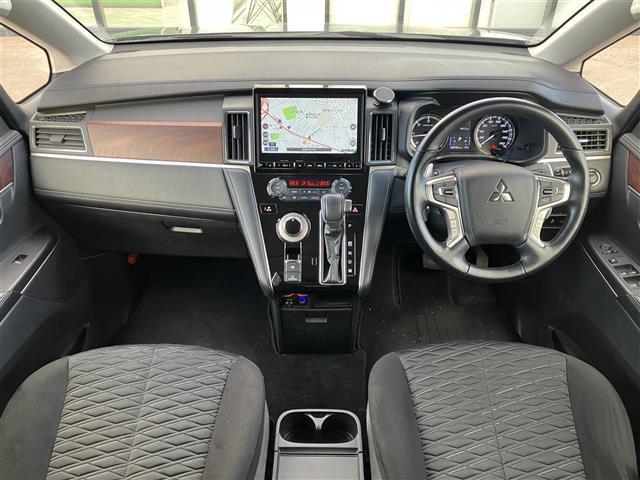 デリカD:5 P 純正ナビ/フルセグTV/ドライブレコーダー/全周囲カメラ/フリップダウンモニター/オートステップ/ハンドルヒーター/デジタルインナーミラー/両側パワースライドドア/電動リアゲート/クルーズコントロール(3枚目)