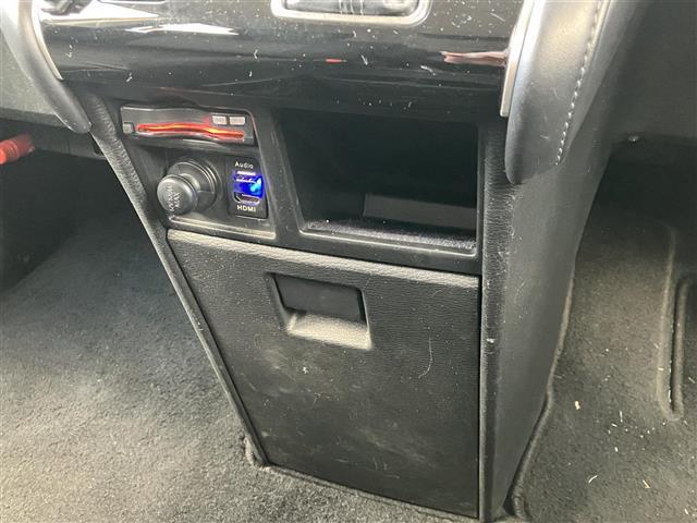 デリカD:5 P 純正ナビ/フルセグTV/ドライブレコーダー/全周囲カメラ/フリップダウンモニター/オートステップ/ハンドルヒーター/デジタルインナーミラー/両側パワースライドドア/電動リアゲート/クルーズコントロール(13枚目)