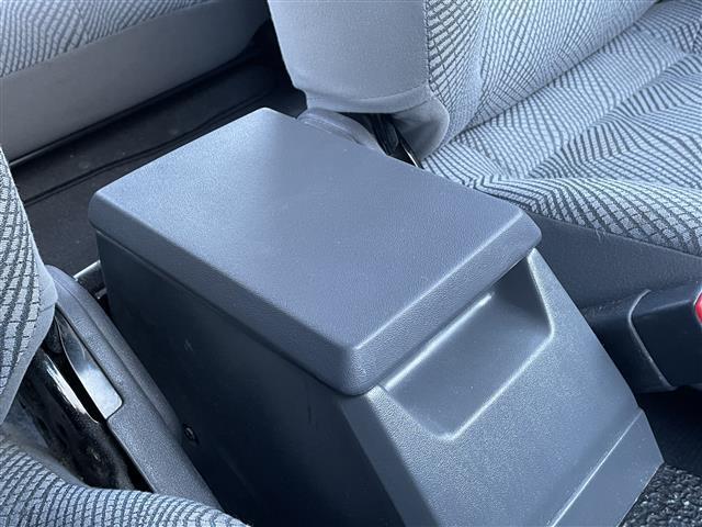 ランドクルーザー７０ 　社外ディスプレイオーディオ／夏冬タイヤ／バックカメラ／ＥＴＣ／リアヒーター／ピックアップトラック荷台シート／純正フロアマット（28枚目）