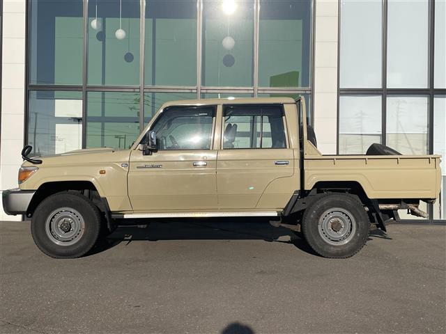 ランドクルーザー７０ 　社外ディスプレイオーディオ／夏冬タイヤ／バックカメラ／ＥＴＣ／リアヒーター／ピックアップトラック荷台シート／純正フロアマット（34枚目）