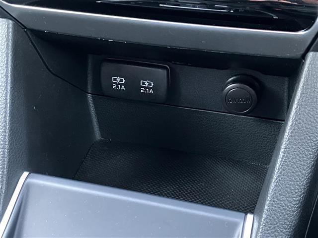 レヴォーグ 1.6GTアイサイト Vスポーツ 社外ナビ/フルセグTV/クルーズコントロール/コーナーセンサー/ETC/シートヒーター/ブラインドスポットモニター/レーンキープアシスト/バックモニター/パドルシフト/HIDヘッドライト(12枚目)