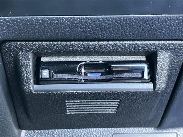 レヴォーグ 1.6GTアイサイト Vスポーツ 社外ナビ/フルセグTV/クルーズコントロール/コーナーセンサー/ETC/シートヒーター/ブラインドスポットモニター/レーンキープアシスト/バックモニター/パドルシフト/HIDヘッドライト(22枚目)