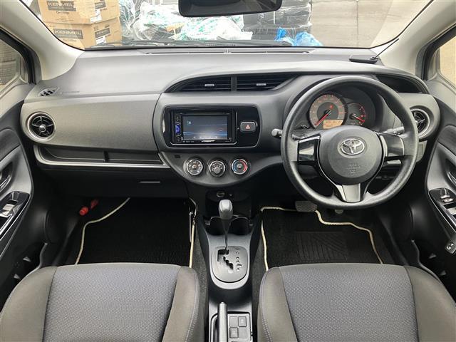 ヴィッツ １．３Ｆ　ＬＥＤエディション　社外ディスプレイオーディオ／夏冬タイヤ／エンジンスターター／ワイパーデアイサー／ＬＥＤヘッドライト／オートライト／保証書／取扱説明書（3枚目）