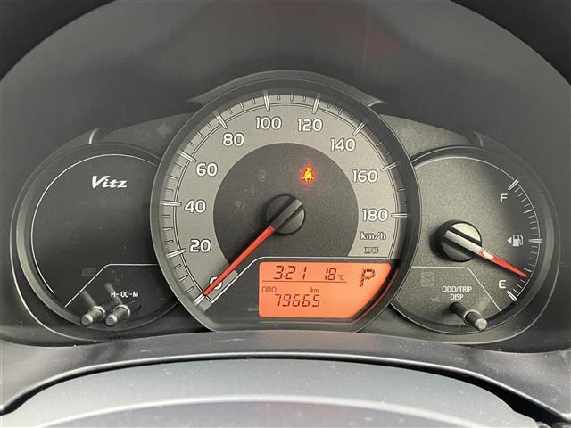 ヴィッツ １．３Ｆ　ＬＥＤエディション　社外ディスプレイオーディオ／夏冬タイヤ／エンジンスターター／ワイパーデアイサー／ＬＥＤヘッドライト／オートライト／保証書／取扱説明書（5枚目）