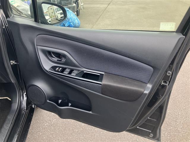 ヴィッツ １．３Ｆ　ＬＥＤエディション　社外ディスプレイオーディオ／夏冬タイヤ／エンジンスターター／ワイパーデアイサー／ＬＥＤヘッドライト／オートライト／保証書／取扱説明書（14枚目）