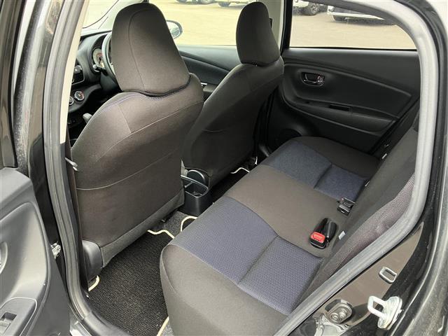 ヴィッツ １．３Ｆ　ＬＥＤエディション　社外ディスプレイオーディオ／夏冬タイヤ／エンジンスターター／ワイパーデアイサー／ＬＥＤヘッドライト／オートライト／保証書／取扱説明書（27枚目）