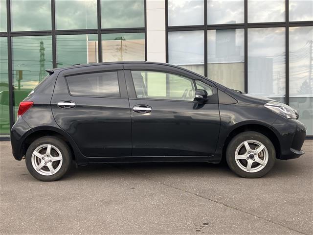 ヴィッツ １．３Ｆ　ＬＥＤエディション　社外ディスプレイオーディオ／夏冬タイヤ／エンジンスターター／ワイパーデアイサー／ＬＥＤヘッドライト／オートライト／保証書／取扱説明書（35枚目）