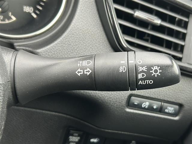 エクストレイル 20X 日産純正ナビ/フルセグTV/TVキャンセラー/夏冬タイヤ/社外ドライブレコーダー/社外エンジンスターター/デジタルインナーミラー/全方位カメラ/寒冷地仕様/パワーバックドア/プロパイロット(14枚目)