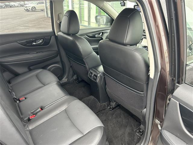 エクストレイル 20X 日産純正ナビ/フルセグTV/TVキャンセラー/夏冬タイヤ/社外ドライブレコーダー/社外エンジンスターター/デジタルインナーミラー/全方位カメラ/寒冷地仕様/パワーバックドア/プロパイロット(24枚目)