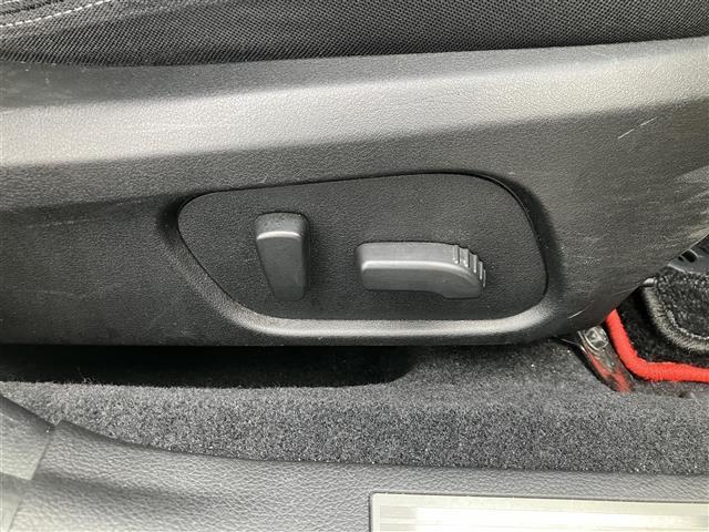 レヴォーグ 1.6GTアイサイト 純正ナビ/フルセグTV/バックカメラ/衝突被害軽減ブレーキ/レーンキープアシスト/レーダークルーズコントロール/パワーシート/スマートキー/プッシュスタート/スペアキー1本/LEDヘッドライト(23枚目)