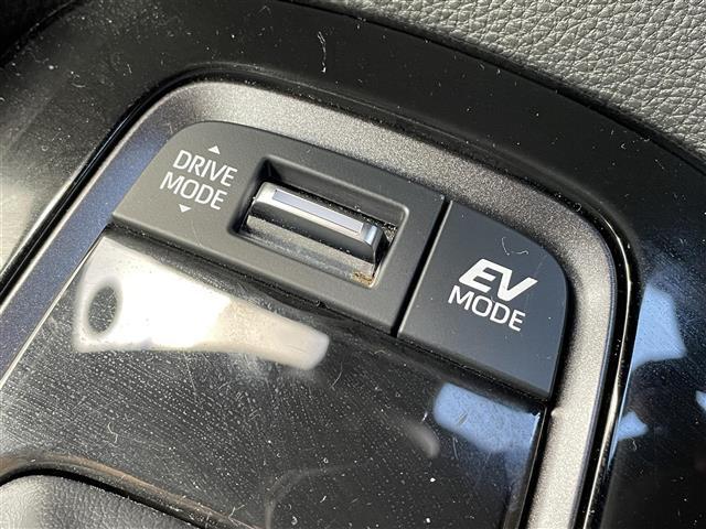 カローラツーリング ハイブリッド　ダブルバイビー　純正ナビ／フルセグＴＶ／ドライブレコーダー／バックカメラ／クルーズコントロール／ＥＴＣ／レーンキープアシスト／オートハイビーム／コーナーセンサー／ＬＥＤヘッドライト／ハーフレザシート（12枚目）