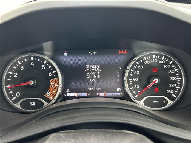 ジープ・レネゲード トレイルホーク 純正ナビ/フルセグTV/純正AW付き夏冬タイヤ/バックカメラ/ドライブレコーダー/クルーズコントロール/車線逸脱警報/ブラインドスポットモニター/コーナーセンサー/ルーフレール/ETC/ワンオーナー(3枚目)