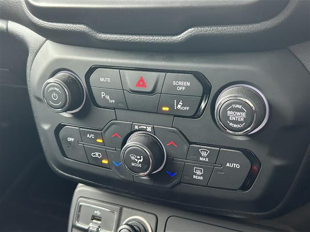 ジープ・レネゲード トレイルホーク 純正ナビ/フルセグTV/純正AW付き夏冬タイヤ/バックカメラ/ドライブレコーダー/クルーズコントロール/車線逸脱警報/ブラインドスポットモニター/コーナーセンサー/ルーフレール/ETC/ワンオーナー(8枚目)