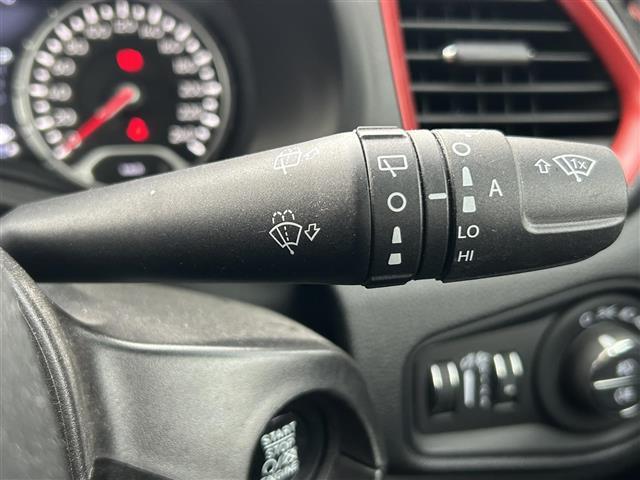 ジープ・レネゲード トレイルホーク 純正ナビ/フルセグTV/純正AW付き夏冬タイヤ/バックカメラ/ドライブレコーダー/クルーズコントロール/車線逸脱警報/ブラインドスポットモニター/コーナーセンサー/ルーフレール/ETC/ワンオーナー(12枚目)