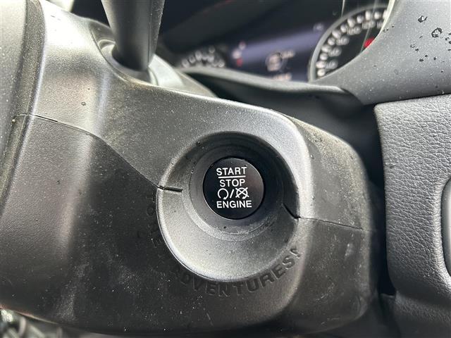 ジープ・レネゲード トレイルホーク 純正ナビ/フルセグTV/純正AW付き夏冬タイヤ/バックカメラ/ドライブレコーダー/クルーズコントロール/車線逸脱警報/ブラインドスポットモニター/コーナーセンサー/ルーフレール/ETC/ワンオーナー(14枚目)