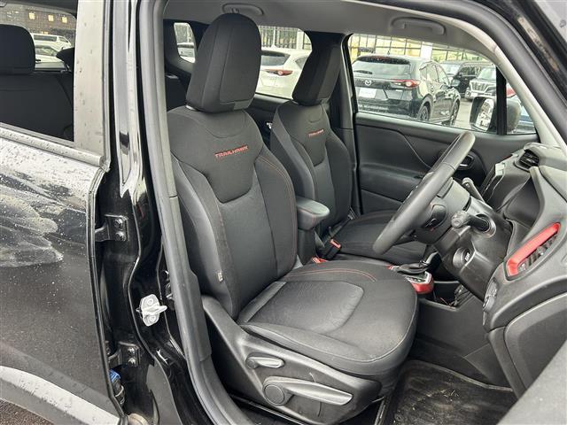 ジープ・レネゲード トレイルホーク 純正ナビ/フルセグTV/純正AW付き夏冬タイヤ/バックカメラ/ドライブレコーダー/クルーズコントロール/車線逸脱警報/ブラインドスポットモニター/コーナーセンサー/ルーフレール/ETC/ワンオーナー(22枚目)