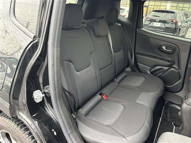 ジープ・レネゲード トレイルホーク 純正ナビ/フルセグTV/純正AW付き夏冬タイヤ/バックカメラ/ドライブレコーダー/クルーズコントロール/車線逸脱警報/ブラインドスポットモニター/コーナーセンサー/ルーフレール/ETC/ワンオーナー(24枚目)