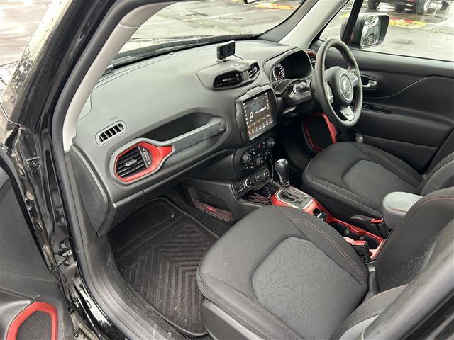 ジープ・レネゲード トレイルホーク 純正ナビ/フルセグTV/純正AW付き夏冬タイヤ/バックカメラ/ドライブレコーダー/クルーズコントロール/車線逸脱警報/ブラインドスポットモニター/コーナーセンサー/ルーフレール/ETC/ワンオーナー(25枚目)