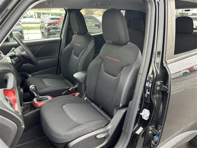 ジープ・レネゲード トレイルホーク 純正ナビ/フルセグTV/純正AW付き夏冬タイヤ/バックカメラ/ドライブレコーダー/クルーズコントロール/車線逸脱警報/ブラインドスポットモニター/コーナーセンサー/ルーフレール/ETC/ワンオーナー(26枚目)