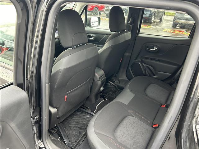 ジープ・レネゲード トレイルホーク 純正ナビ/フルセグTV/純正AW付き夏冬タイヤ/バックカメラ/ドライブレコーダー/クルーズコントロール/車線逸脱警報/ブラインドスポットモニター/コーナーセンサー/ルーフレール/ETC/ワンオーナー(27枚目)