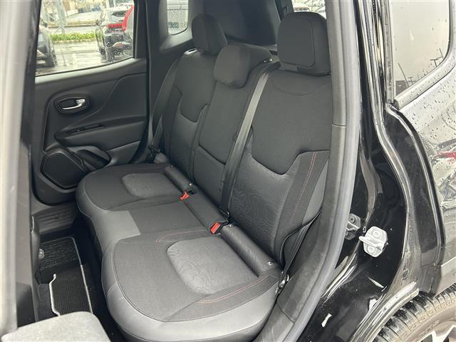 ジープ・レネゲード トレイルホーク 純正ナビ/フルセグTV/純正AW付き夏冬タイヤ/バックカメラ/ドライブレコーダー/クルーズコントロール/車線逸脱警報/ブラインドスポットモニター/コーナーセンサー/ルーフレール/ETC/ワンオーナー(28枚目)