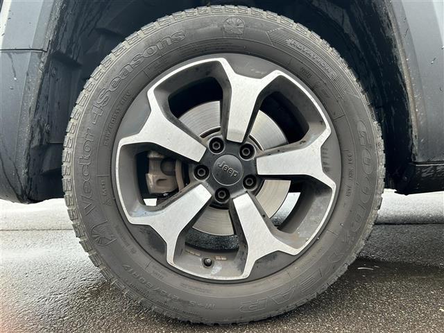 ジープ・レネゲード トレイルホーク 純正ナビ/フルセグTV/純正AW付き夏冬タイヤ/バックカメラ/ドライブレコーダー/クルーズコントロール/車線逸脱警報/ブラインドスポットモニター/コーナーセンサー/ルーフレール/ETC/ワンオーナー(38枚目)