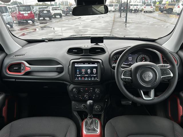 ジープ・レネゲード トレイルホーク 純正ナビ/フルセグTV/純正AW付き夏冬タイヤ/バックカメラ/ドライブレコーダー/クルーズコントロール/車線逸脱警報/ブラインドスポットモニター/コーナーセンサー/ルーフレール/ETC/ワンオーナー(42枚目)