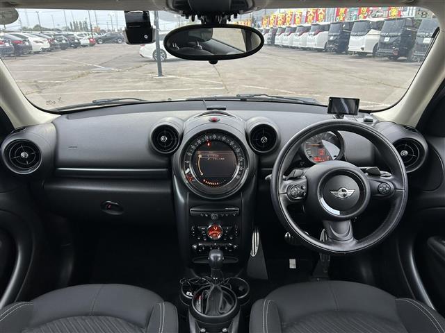 ＭＩＮＩ クーパーＳ　クロスオーバー　オール４　純正メモリナビ／フルセグＴＶ／夏冬タイヤ／ドライブレコーダー／バックカメラ／ＡＢＳ／オートライト／横滑り防止装置／パドルシフト／シートヒーター／フロアマット／プッシュスタート／スマートキー／スペアキー（3枚目）
