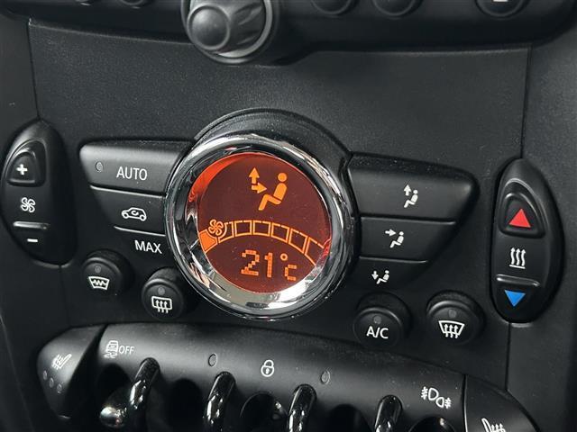 ＭＩＮＩ クーパーＳ　クロスオーバー　オール４　純正メモリナビ／フルセグＴＶ／夏冬タイヤ／ドライブレコーダー／バックカメラ／ＡＢＳ／オートライト／横滑り防止装置／パドルシフト／シートヒーター／フロアマット／プッシュスタート／スマートキー／スペアキー（10枚目）