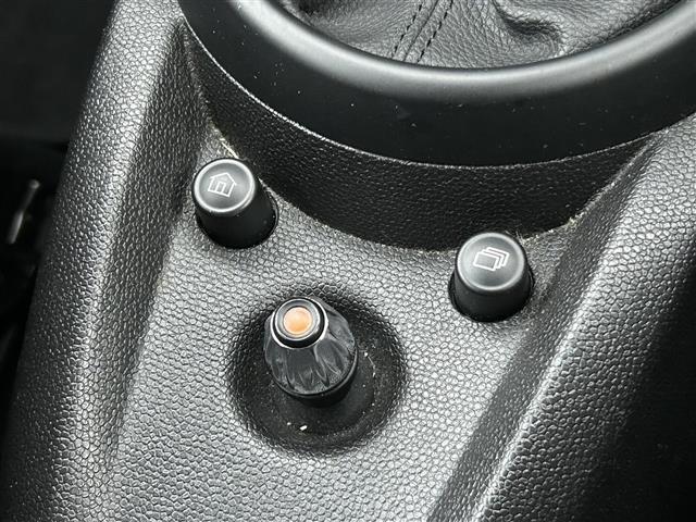 ＭＩＮＩ クーパーＳ　クロスオーバー　オール４　純正メモリナビ／フルセグＴＶ／夏冬タイヤ／ドライブレコーダー／バックカメラ／ＡＢＳ／オートライト／横滑り防止装置／パドルシフト／シートヒーター／フロアマット／プッシュスタート／スマートキー／スペアキー（13枚目）