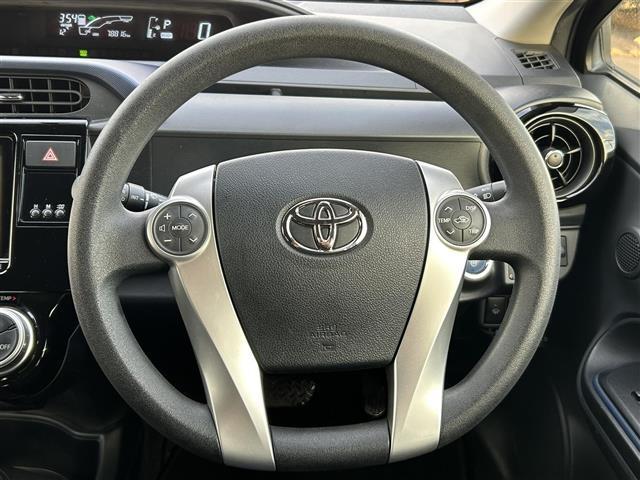 アクア S 純正SDナビ/フルセグTV/夏冬タイヤ/エンジンスターター/バックカメラ/オートライト/ABS/社外AW/フロアマット/ETC/プッシュスタート/スマートキー/スペアキー/ETC/保証書/取扱説明書(4枚目)