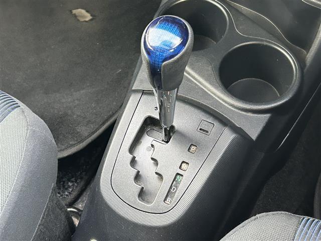 アクア S 純正SDナビ/フルセグTV/夏冬タイヤ/エンジンスターター/バックカメラ/オートライト/ABS/社外AW/フロアマット/ETC/プッシュスタート/スマートキー/スペアキー/ETC/保証書/取扱説明書(11枚目)