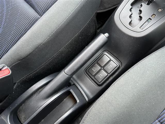 アクア S 純正SDナビ/フルセグTV/夏冬タイヤ/エンジンスターター/バックカメラ/オートライト/ABS/社外AW/フロアマット/ETC/プッシュスタート/スマートキー/スペアキー/ETC/保証書/取扱説明書(12枚目)