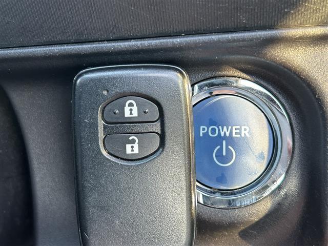 アクア S 純正SDナビ/フルセグTV/夏冬タイヤ/エンジンスターター/バックカメラ/オートライト/ABS/社外AW/フロアマット/ETC/プッシュスタート/スマートキー/スペアキー/ETC/保証書/取扱説明書(17枚目)