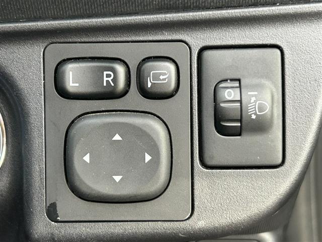 アクア S 純正SDナビ/フルセグTV/夏冬タイヤ/エンジンスターター/バックカメラ/オートライト/ABS/社外AW/フロアマット/ETC/プッシュスタート/スマートキー/スペアキー/ETC/保証書/取扱説明書(18枚目)