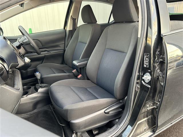 アクア S 純正SDナビ/フルセグTV/夏冬タイヤ/エンジンスターター/バックカメラ/オートライト/ABS/社外AW/フロアマット/ETC/プッシュスタート/スマートキー/スペアキー/ETC/保証書/取扱説明書(28枚目)