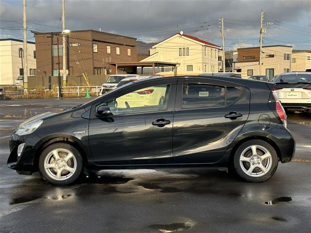 アクア S 純正SDナビ/フルセグTV/夏冬タイヤ/エンジンスターター/バックカメラ/オートライト/ABS/社外AW/フロアマット/ETC/プッシュスタート/スマートキー/スペアキー/ETC/保証書/取扱説明書(37枚目)