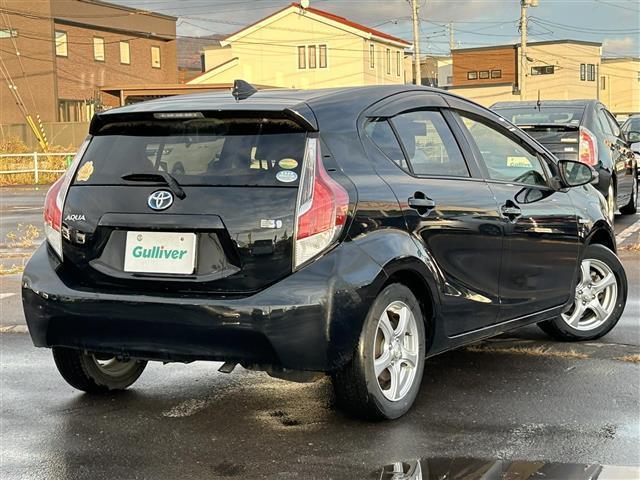 アクア S 純正SDナビ/フルセグTV/夏冬タイヤ/エンジンスターター/バックカメラ/オートライト/ABS/社外AW/フロアマット/ETC/プッシュスタート/スマートキー/スペアキー/ETC/保証書/取扱説明書(40枚目)