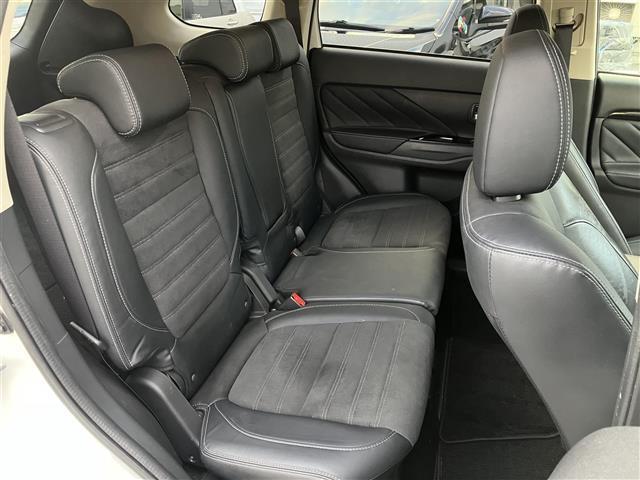 納車前に内外装のクリーニングをいたします。各種コーティング（別途有料）もご用意しておりますので、是非ご相談ください。