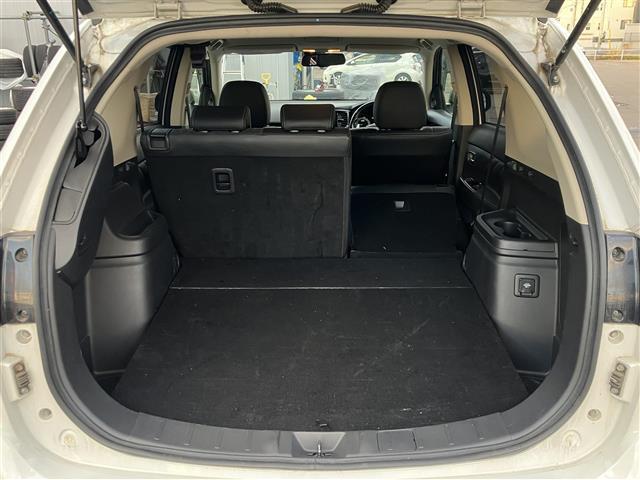 走行距離は無制限！電球等の消耗品やナビ等の社外品も保証対象！急なお車のトラブルでの出費を抑えれます！