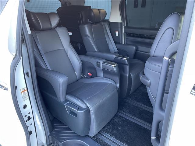 アルファードハイブリッド ＳＲ　Ｃパッケージ　純正ナビ／フルセグＴＶ／ドライブレコーダー／バックカメラ／フリップダウンモニター／モデリスタエアロ／両側パワースライドドア／シートヒーター／ブラインドスポットモニター／クルーズコントロール／オットマン（24枚目）