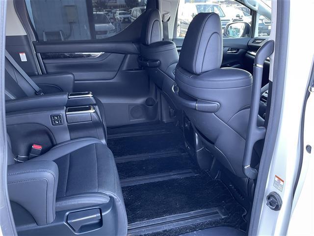 アルファードハイブリッド ＳＲ　Ｃパッケージ　純正ナビ／フルセグＴＶ／ドライブレコーダー／バックカメラ／フリップダウンモニター／モデリスタエアロ／両側パワースライドドア／シートヒーター／ブラインドスポットモニター／クルーズコントロール／オットマン（25枚目）